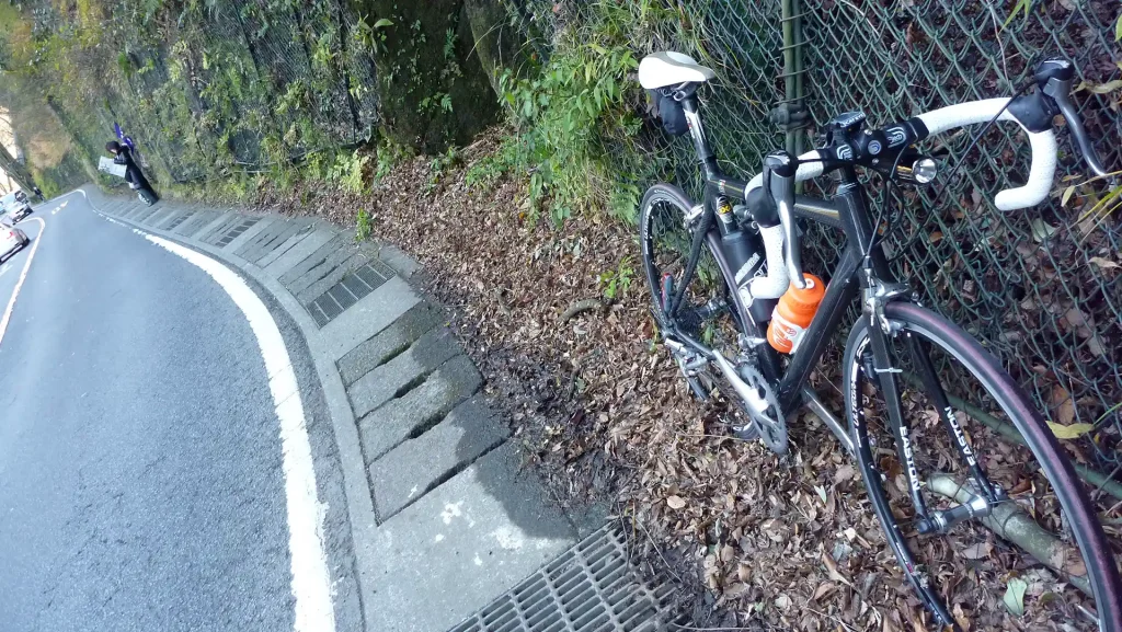 両足の腿が攣って足つき