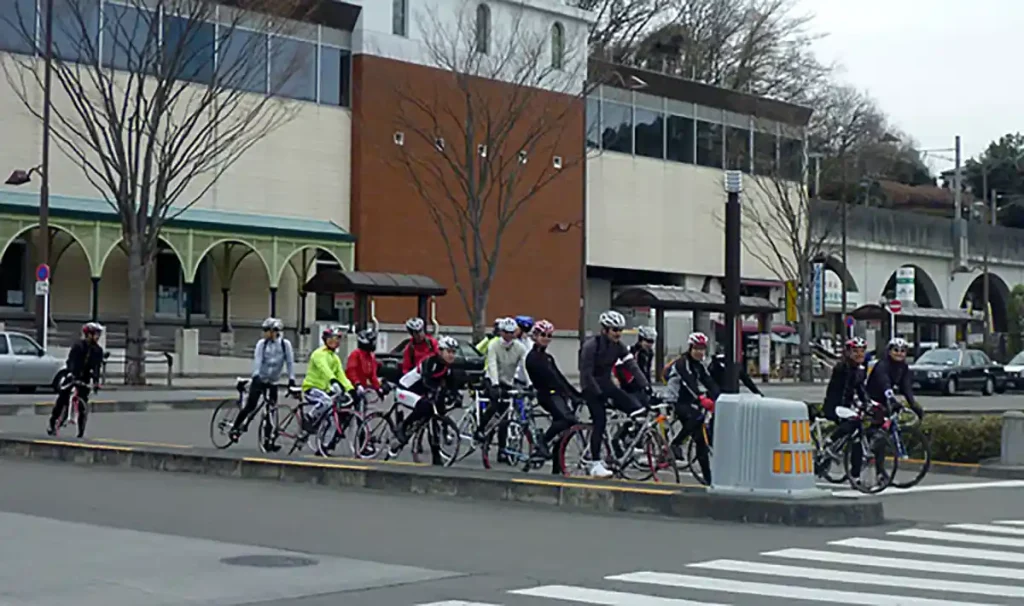 武蔵五日市駅前を10時半スタート