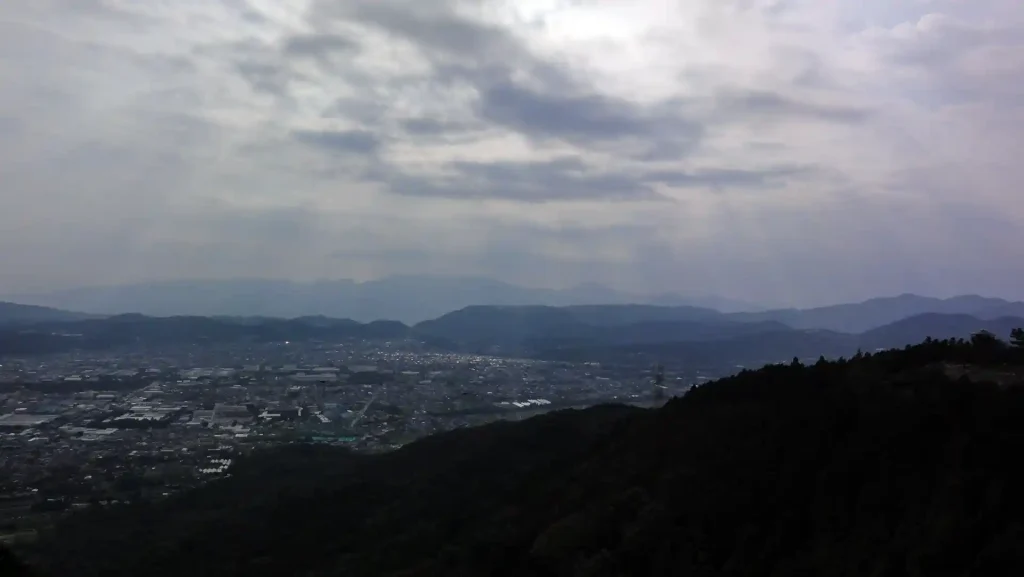 菜の花台の少し上から渋沢丘陵を一望