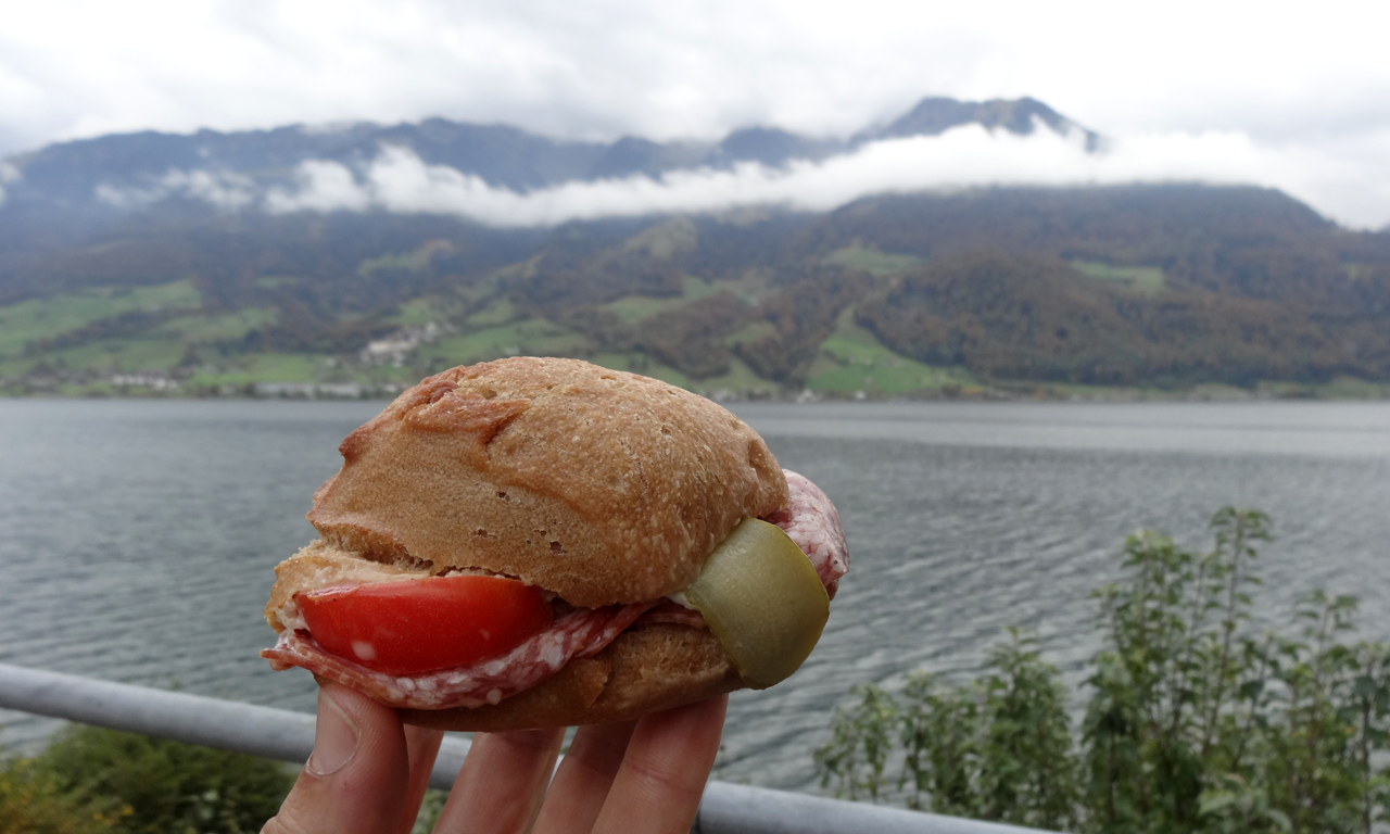 スイスの携行食といったらサンドイッチ