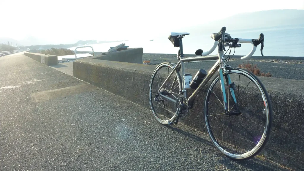 駿河湾で朝日を背中に背負って走り出す♪