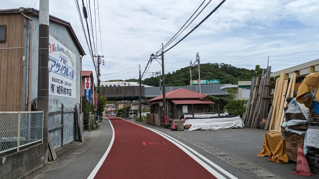 12-25：東海道新幹線と交差する