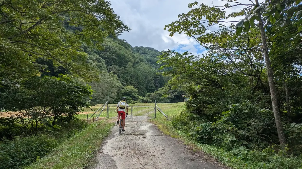 16:姫川に沿った道