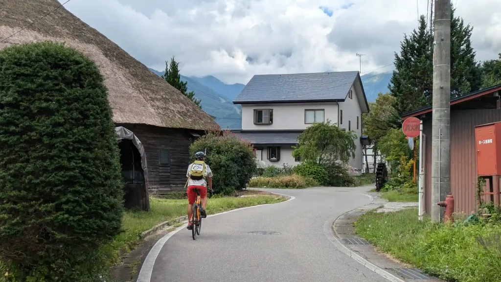 18:大出の水車小屋前の道
