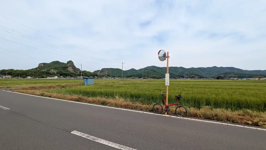 06:麦畑越しの岩船山