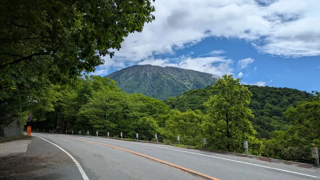 1-02：国道120号線と男体山