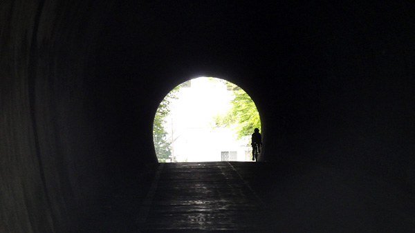 長尾隧道の向こう側は静岡