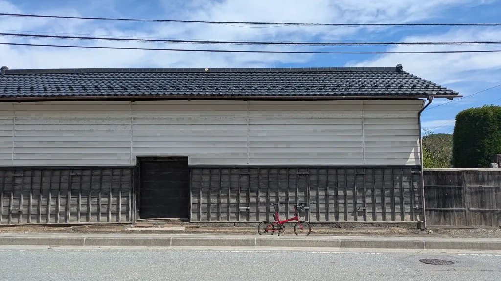 1-13：教来石宿跡にある民家の壁