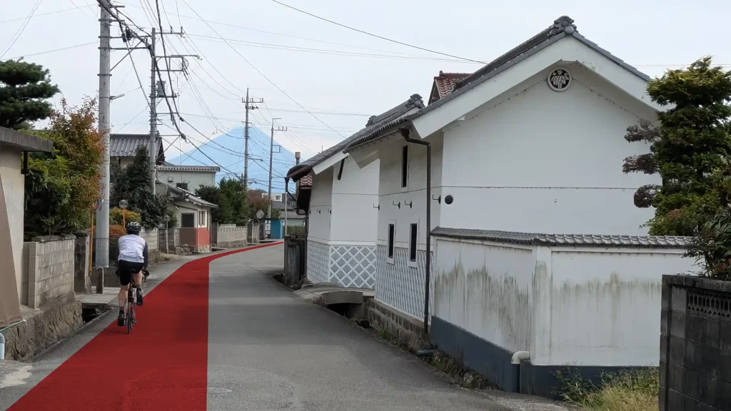 2-21:下祖母石の蔵と土塀の町並み