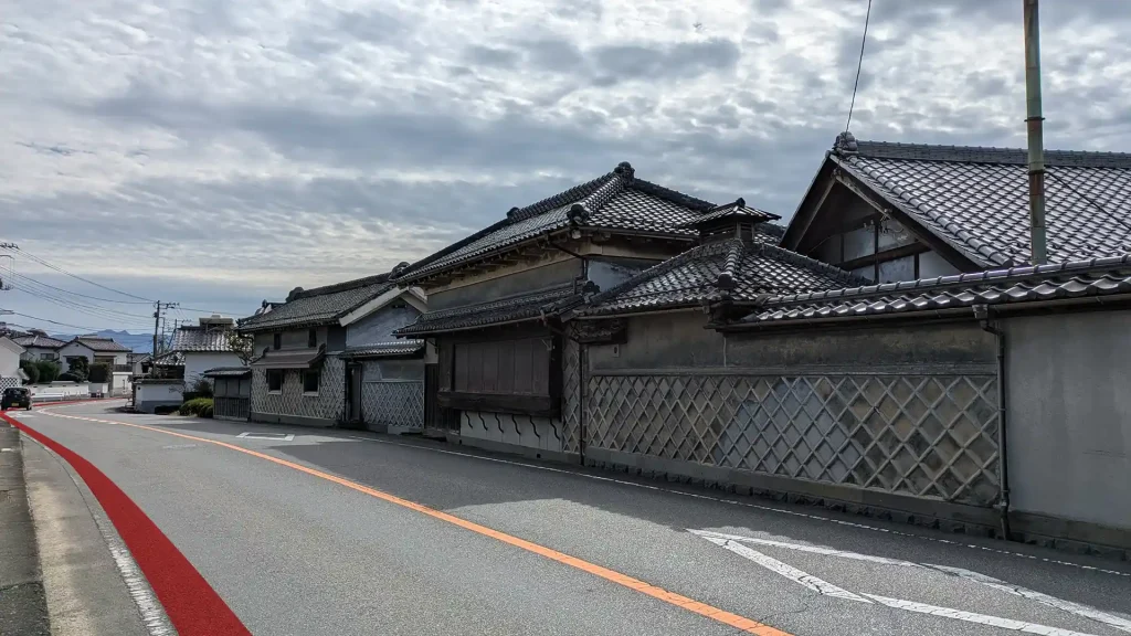 3-08:甲斐市志田のなまこ壁