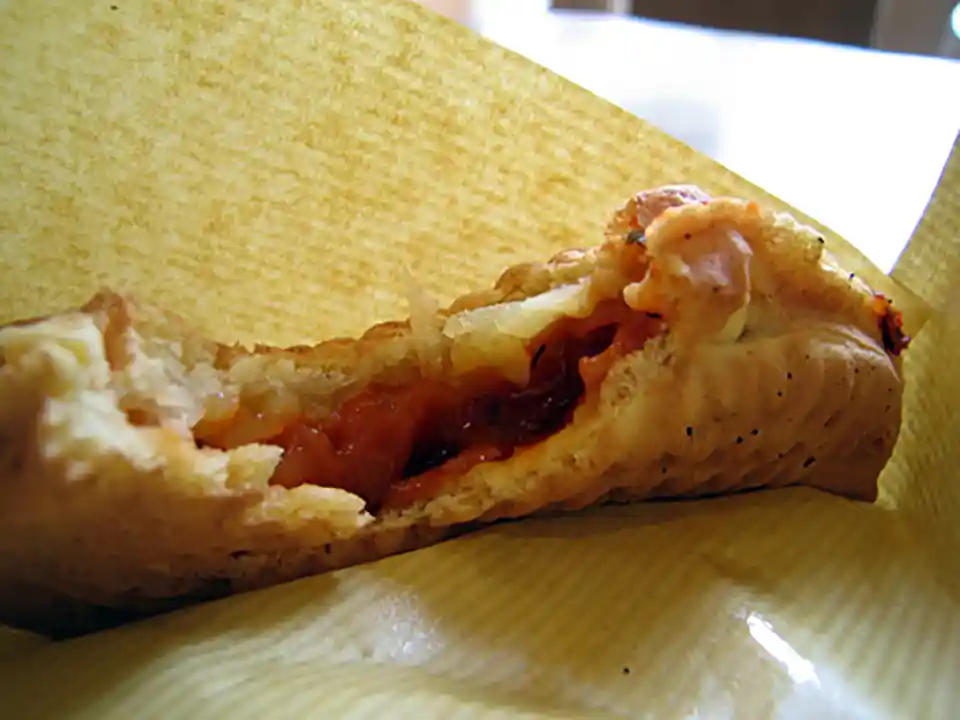 たい焼き「うらしま」のピザたい焼き