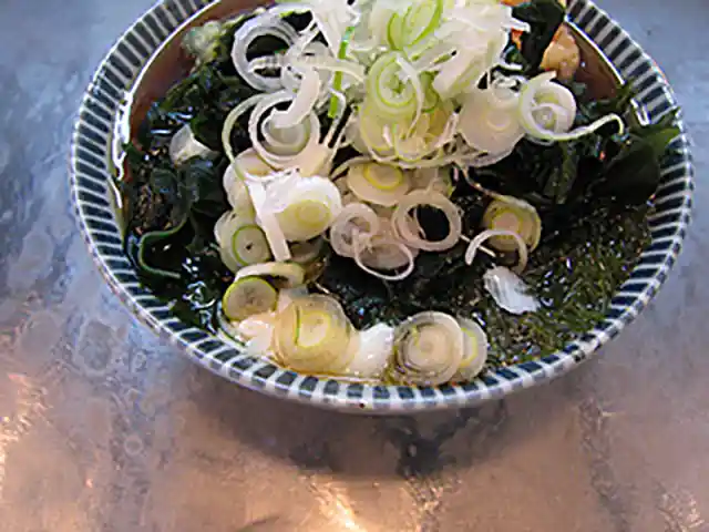 ちょっとぬるめの「めかぶそば」