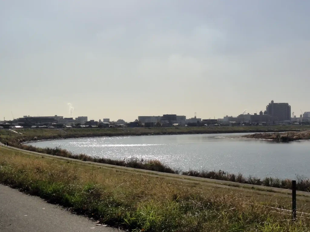 多摩川・六郷土手手前の左岸