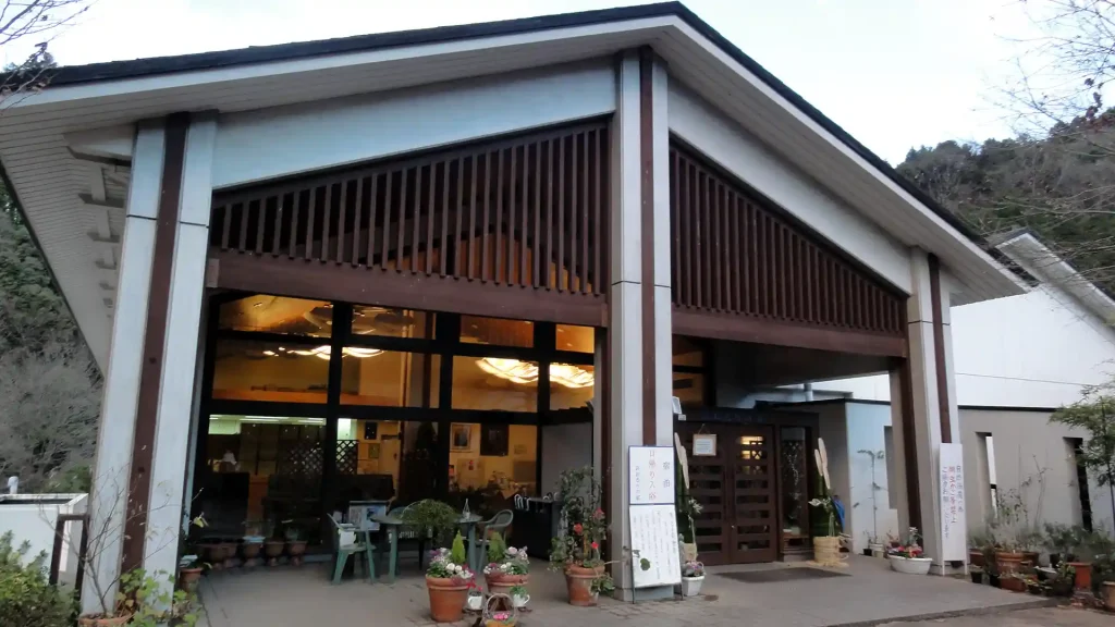 陣馬高原夕やけ小やけふれあいの里・おおるりの家