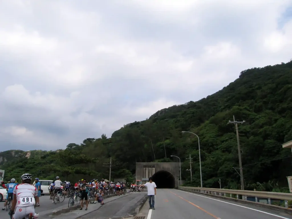 宜名真トンネル手前の駐車場