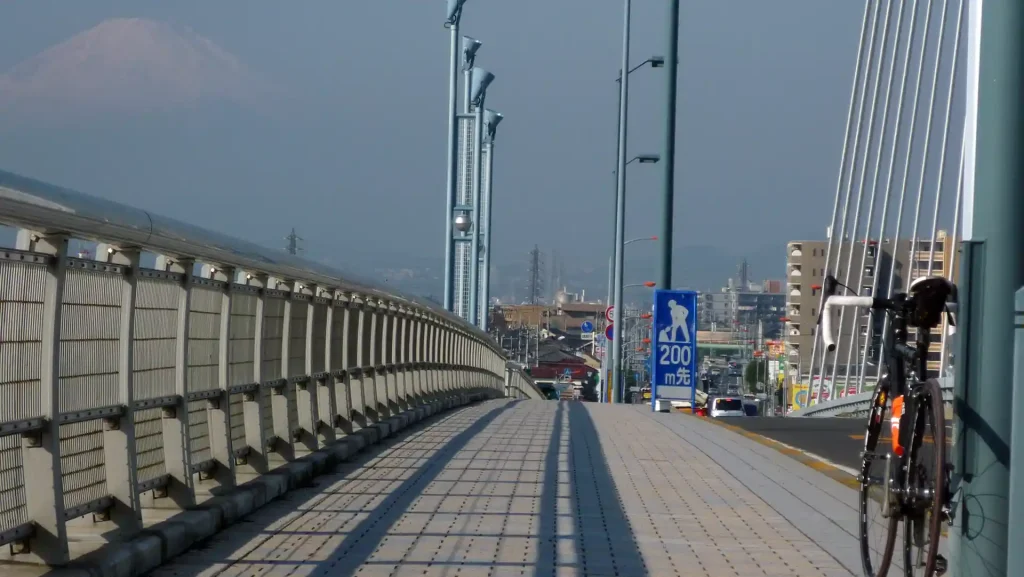 湘南銀河大橋と富士山