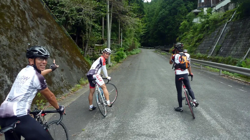 上り坂の説明をしてくれる親切なナカさん