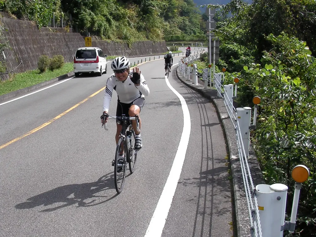 奥多摩周遊道路を走る私