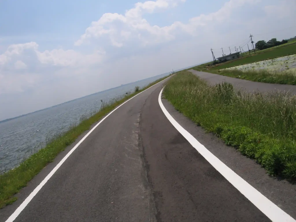 カーブすると目の前の景色が変わる