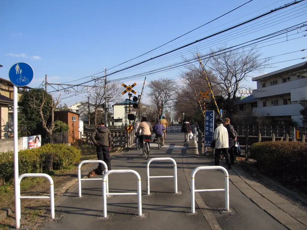 西武拝島線の踏切