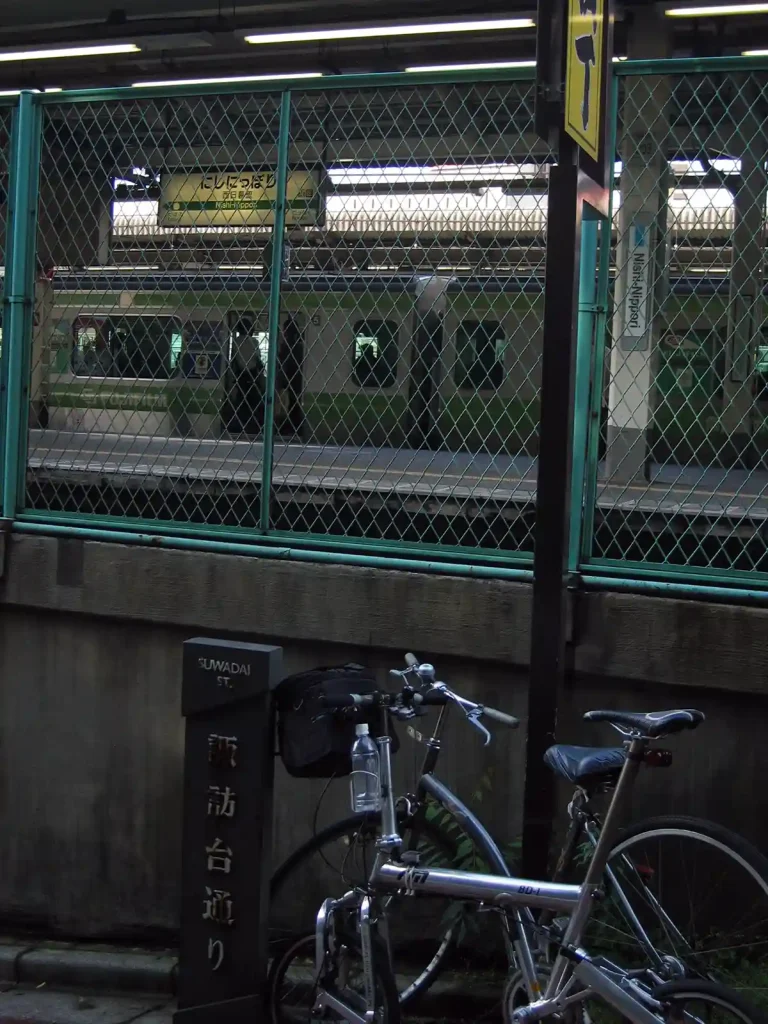 16:23 西日暮里駅のホーム