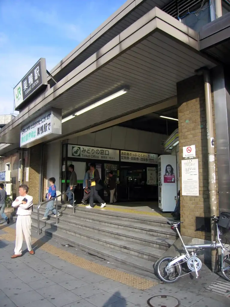 16:51 巣鴨駅 北口