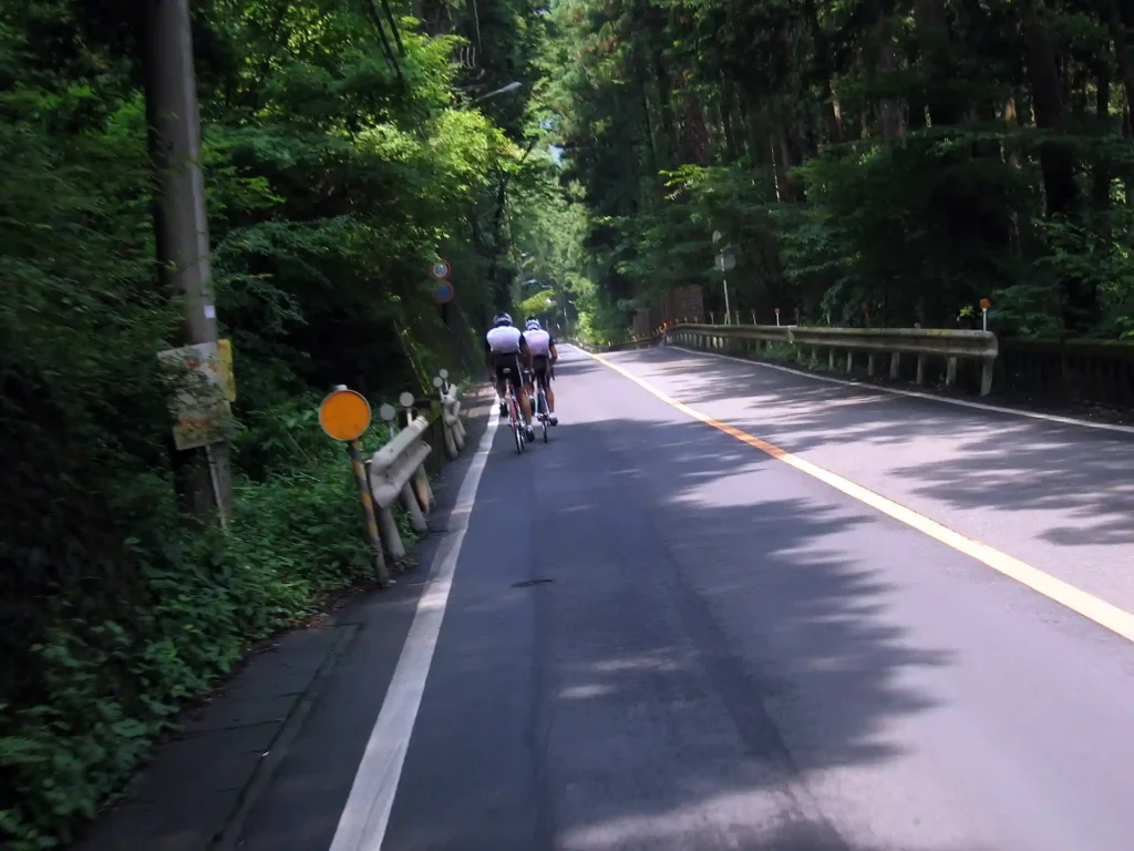 30km/hで走ってても抜かれる