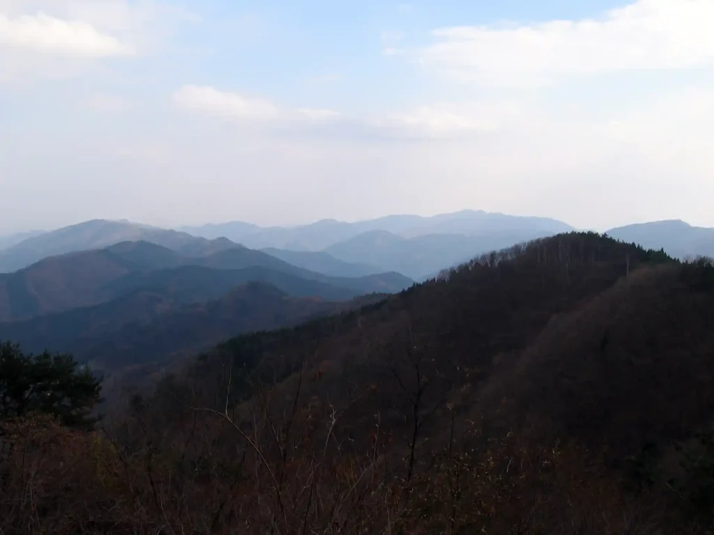 相模湖とか丹沢とかある方向