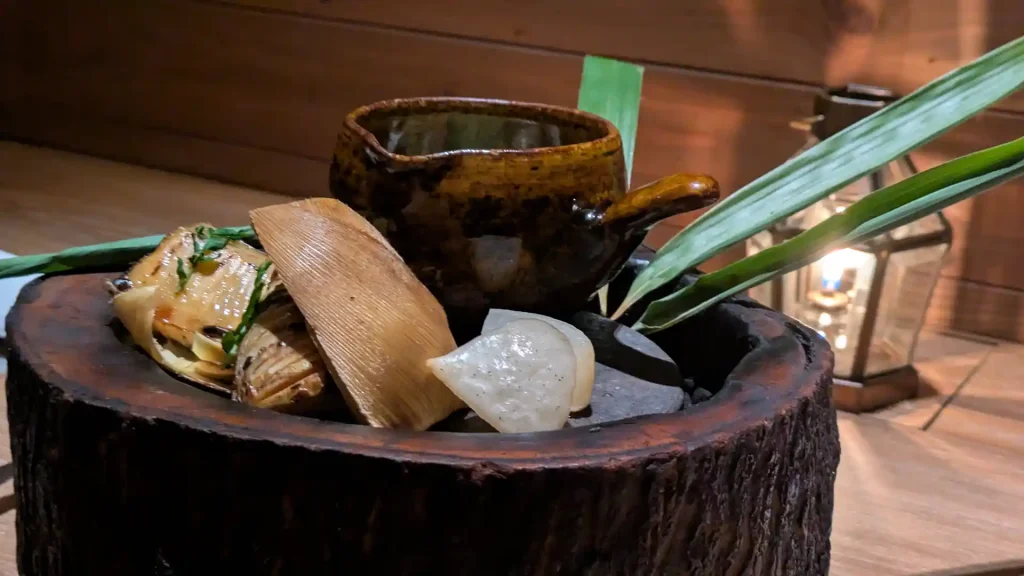 （薪）筍と蕪の薪火焼き 蟹山菜餡
