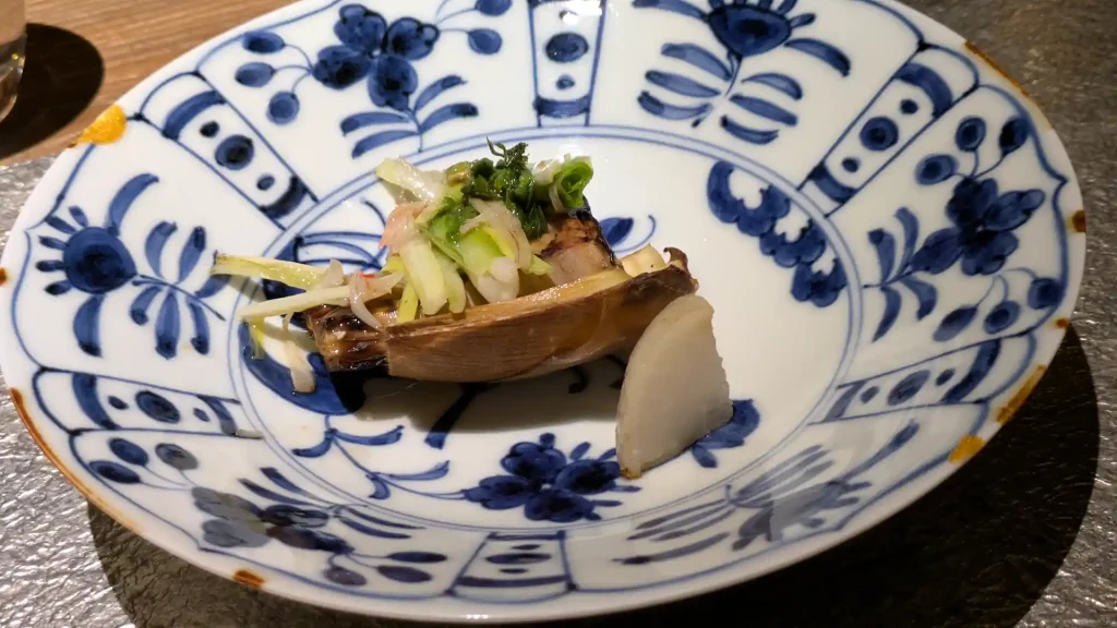 （薪）筍と蕪の薪火焼き 蟹山菜餡