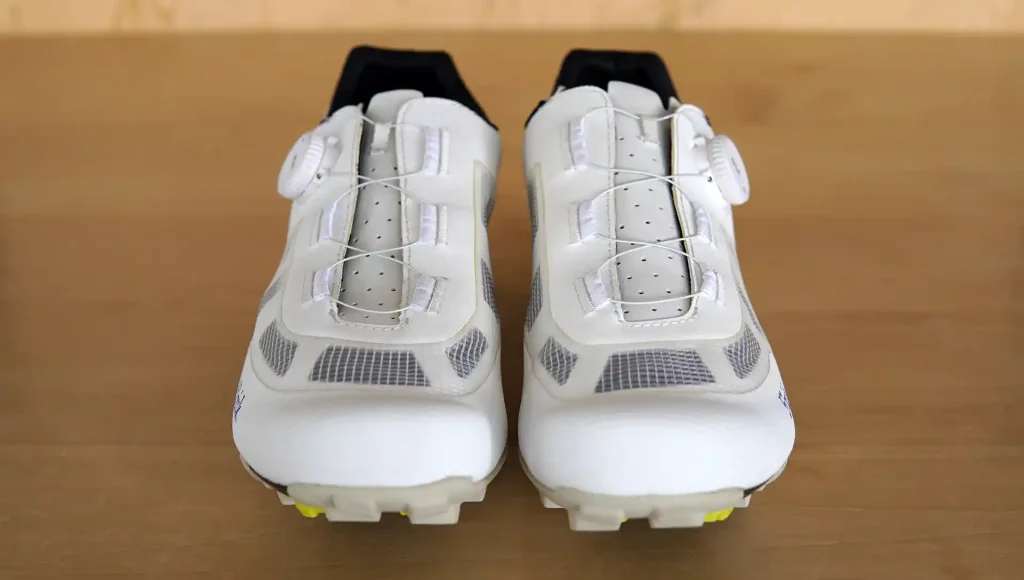 BOA®テキスタイルレースガイドとLi2 BOAフィットシステム