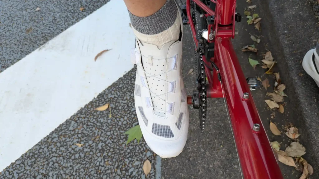 PUがラミネートされたアッパーは耐久性も優れ足を守る