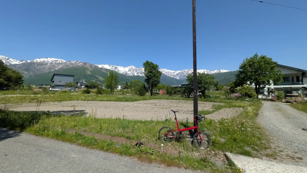 photo 05:あぜ道から北アルプスを望む