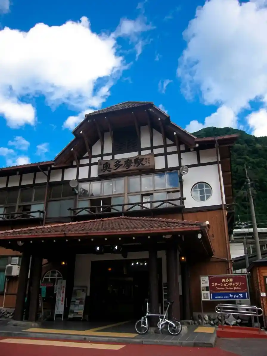 奥多摩駅（geminiでスケールアップ）