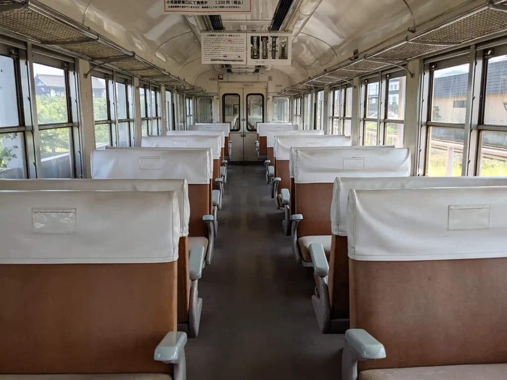 2000系D編成の車内