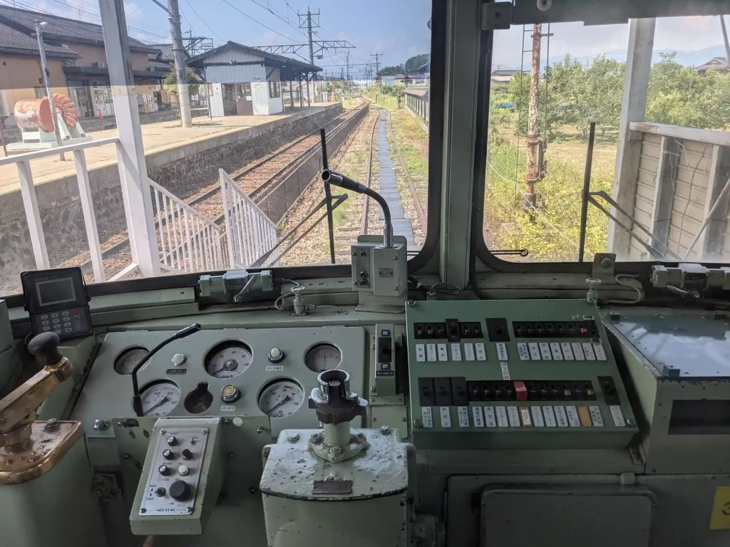 2000系D編成の運転席