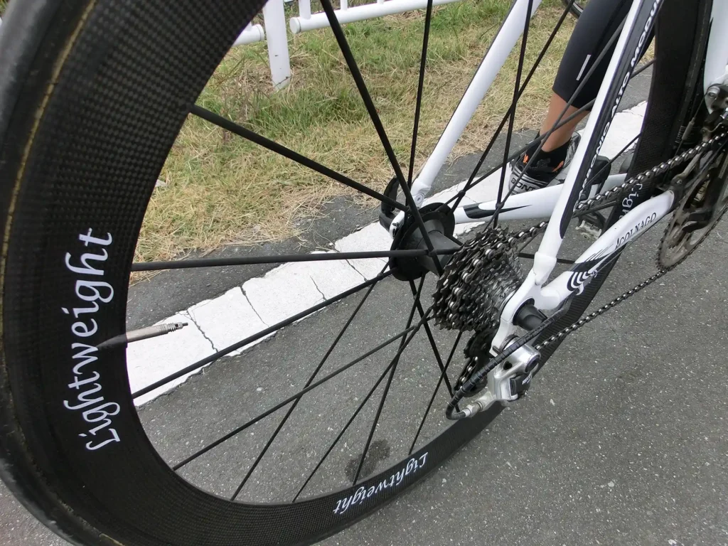 Lightweight ホイールまでカーボン