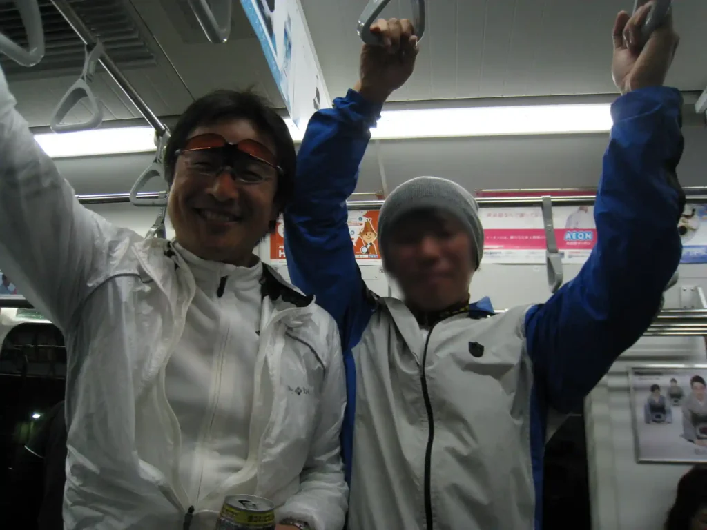 東海道線でご機嫌になっている私とmasaさん