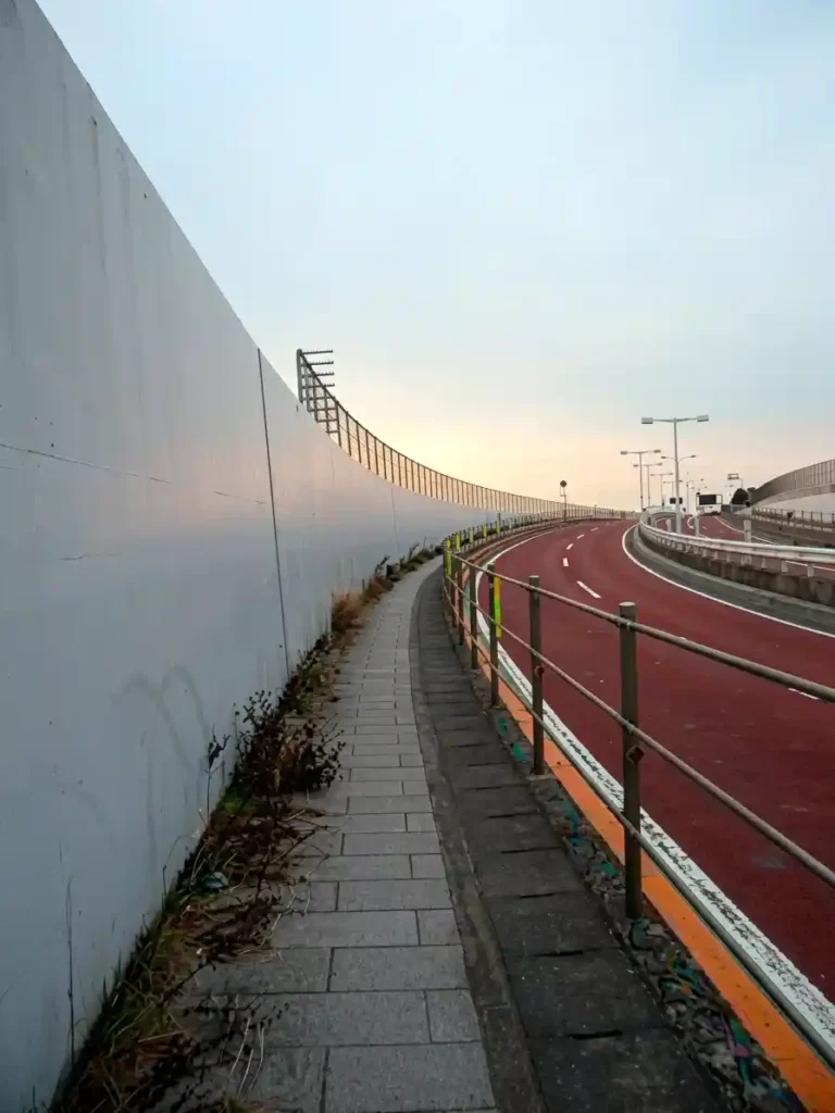 歩道を走れば安全に通行できる